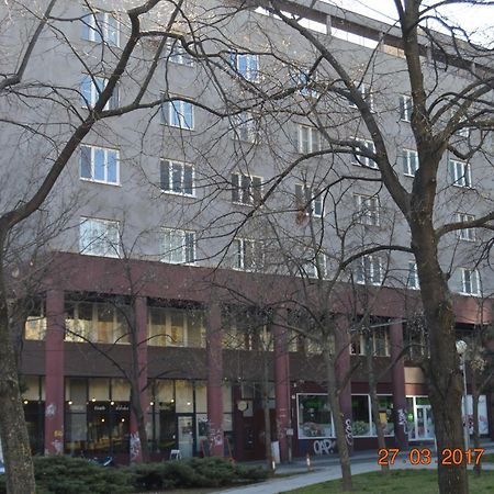 Apartment Accommodation Up To 17 ブラチスラヴァ エクステリア 写真