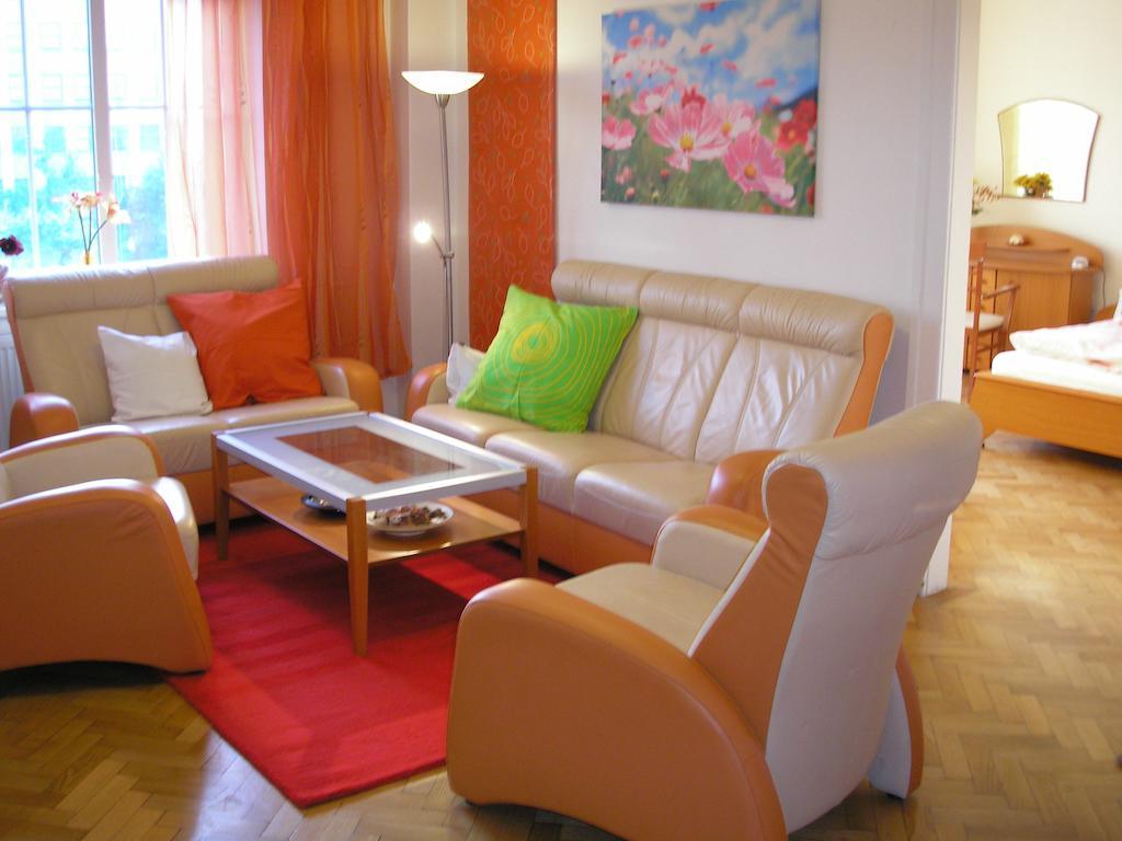 Apartment Accommodation Up To 17 ブラチスラヴァ エクステリア 写真