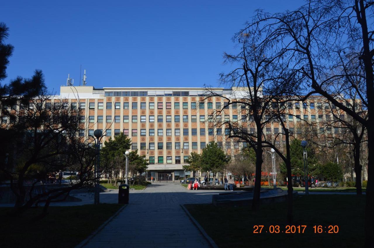 Apartment Accommodation Up To 17 ブラチスラヴァ エクステリア 写真